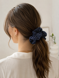 Chouchou en coton bleu marine à pois blancs – Élégant et intemporel