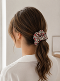 Chouchou blanc fleuri en coton – Douceur et élégance florale